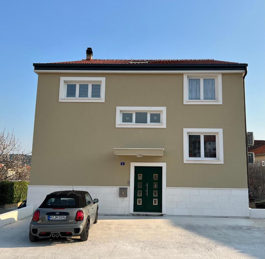 Vila Zrina - Apartmani Trogir Exterior foto