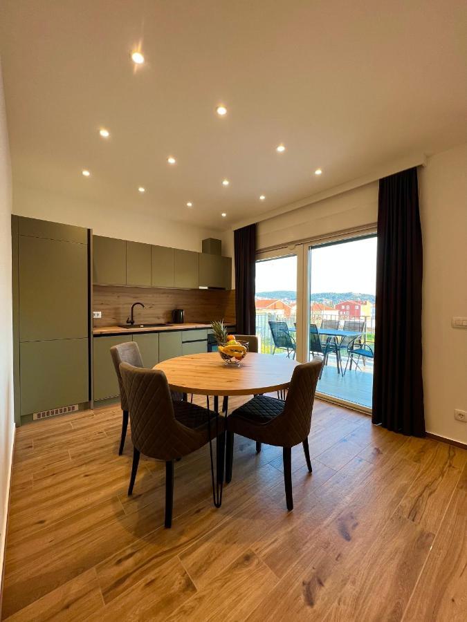 Vila Zrina - Apartmani Trogir Exterior foto