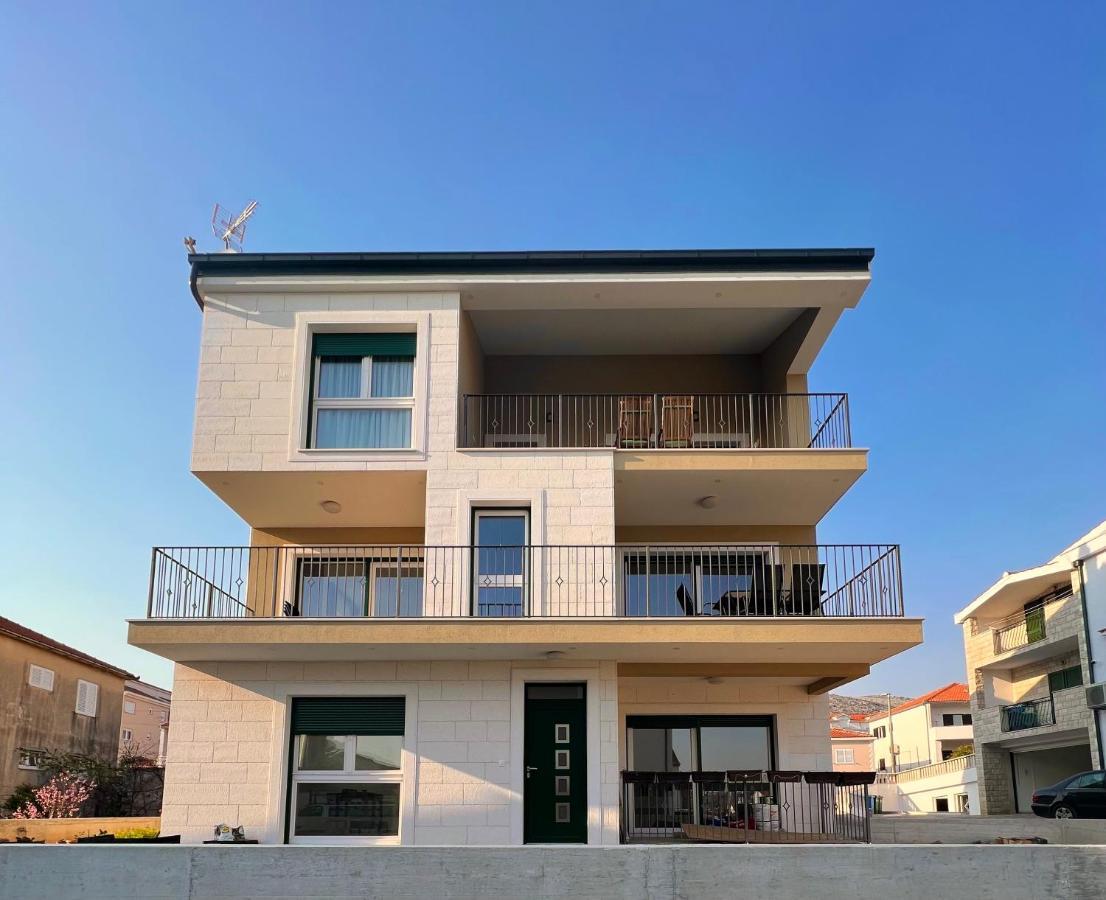 Vila Zrina - Apartmani Trogir Exterior foto