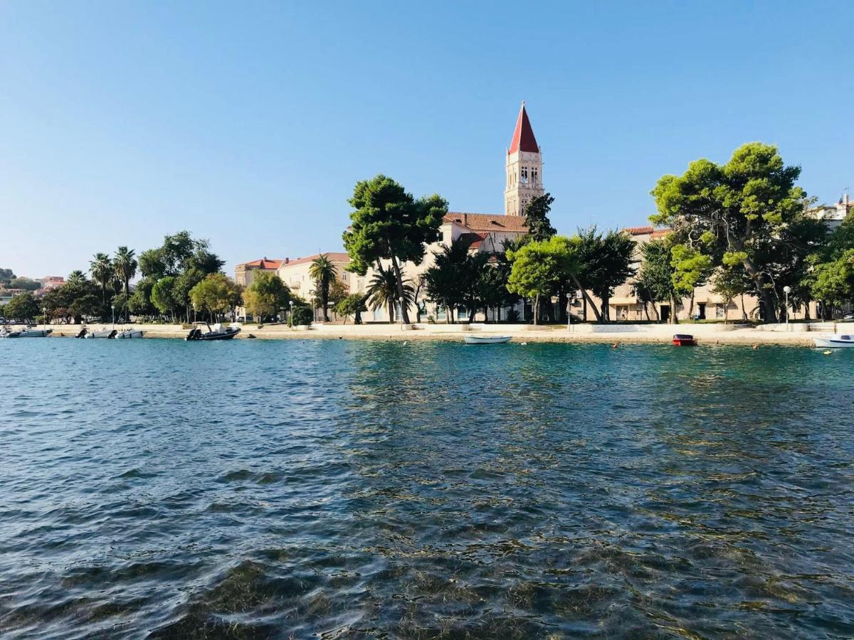 Vila Zrina - Apartmani Trogir Exterior foto