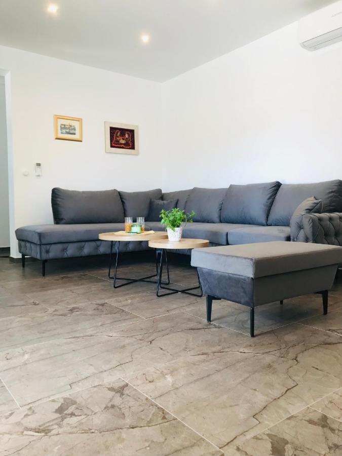 Vila Zrina - Apartmani Trogir Exterior foto