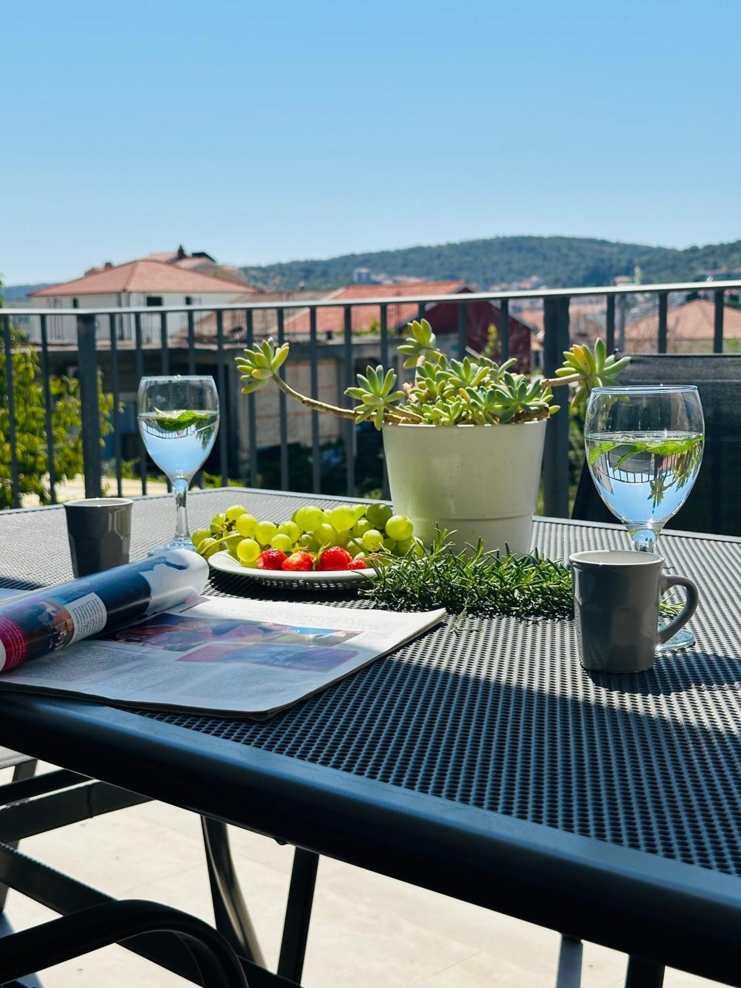 Vila Zrina - Apartmani Trogir Exterior foto