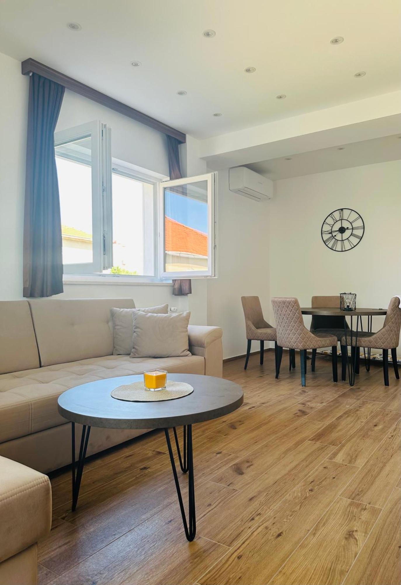 Vila Zrina - Apartmani Trogir Exterior foto